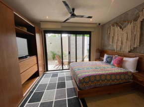 Deluxe Studio / Direct exit to the Pool